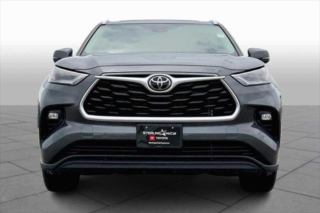used 2022 Toyota Highlander car, priced at $32,488