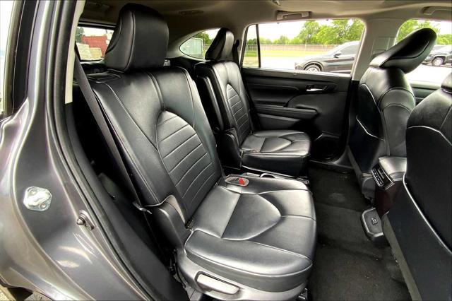 used 2022 Toyota Highlander car, priced at $32,488