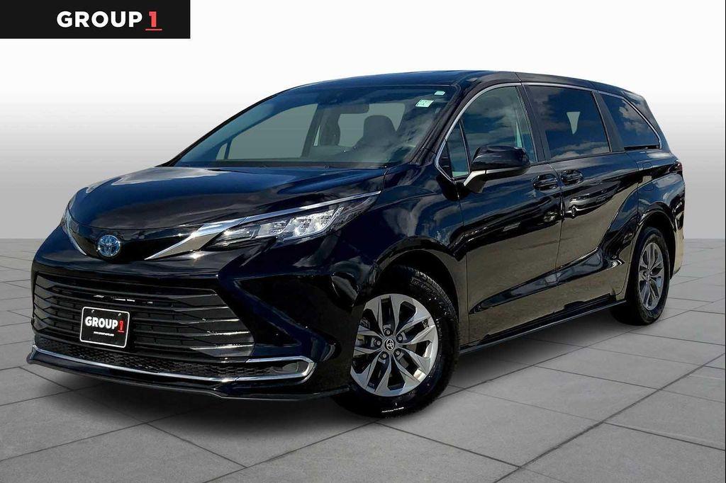 used 2022 Toyota Sienna car, priced at $30,499
