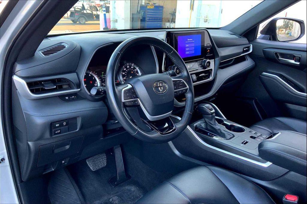 used 2024 Toyota Highlander car, priced at $39,312