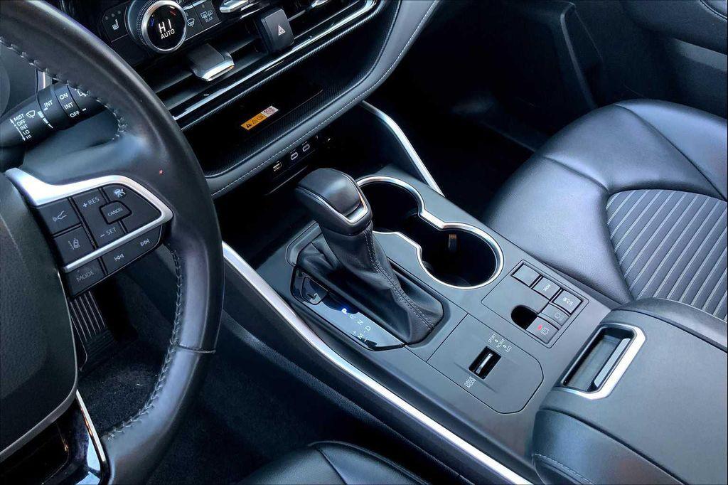 used 2024 Toyota Highlander car, priced at $39,312