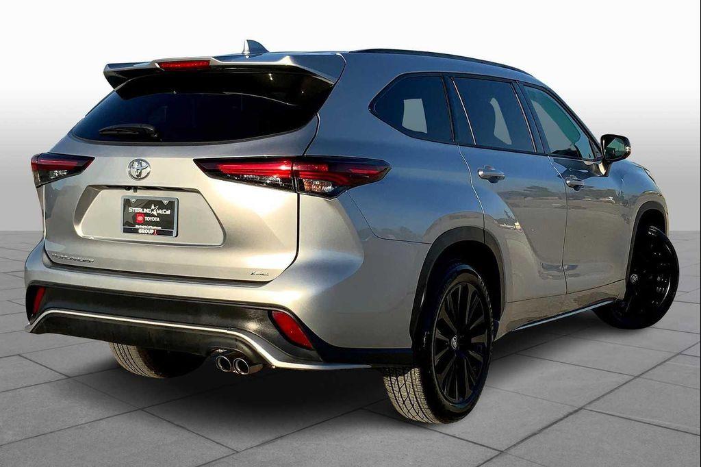 used 2024 Toyota Highlander car, priced at $39,312