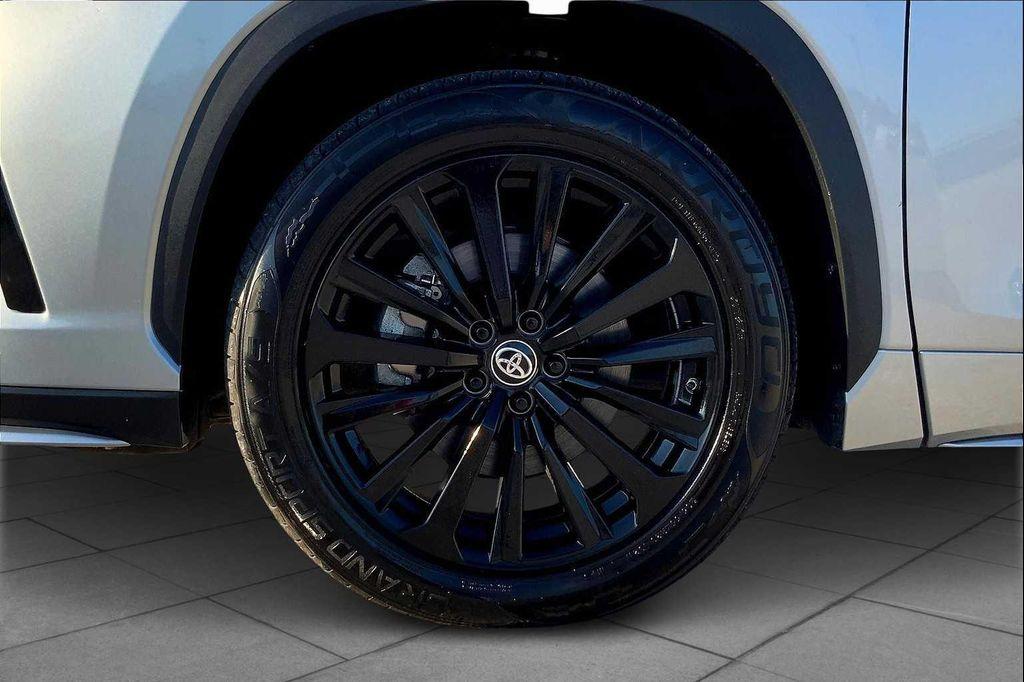 used 2024 Toyota Highlander car, priced at $39,312