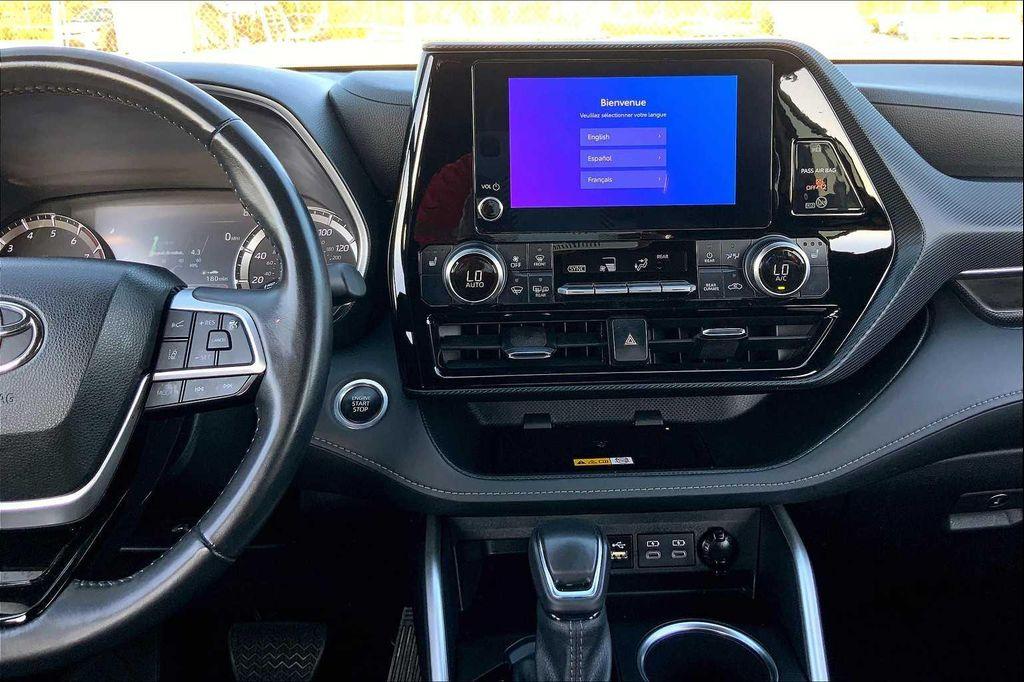 used 2024 Toyota Highlander car, priced at $39,312