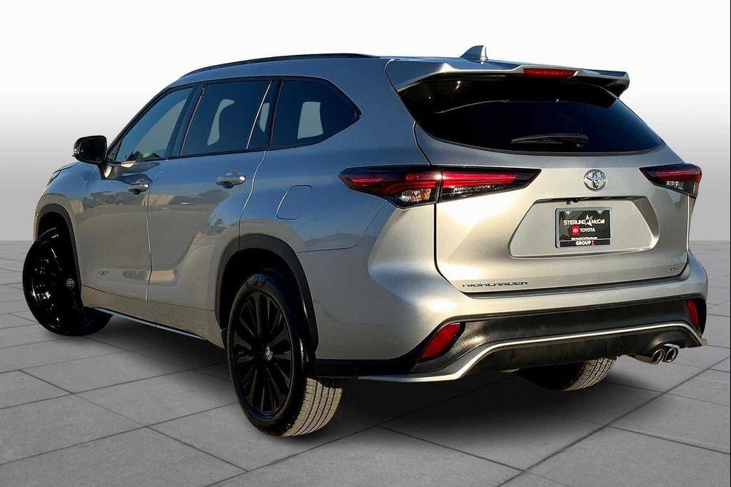 used 2024 Toyota Highlander car, priced at $39,312