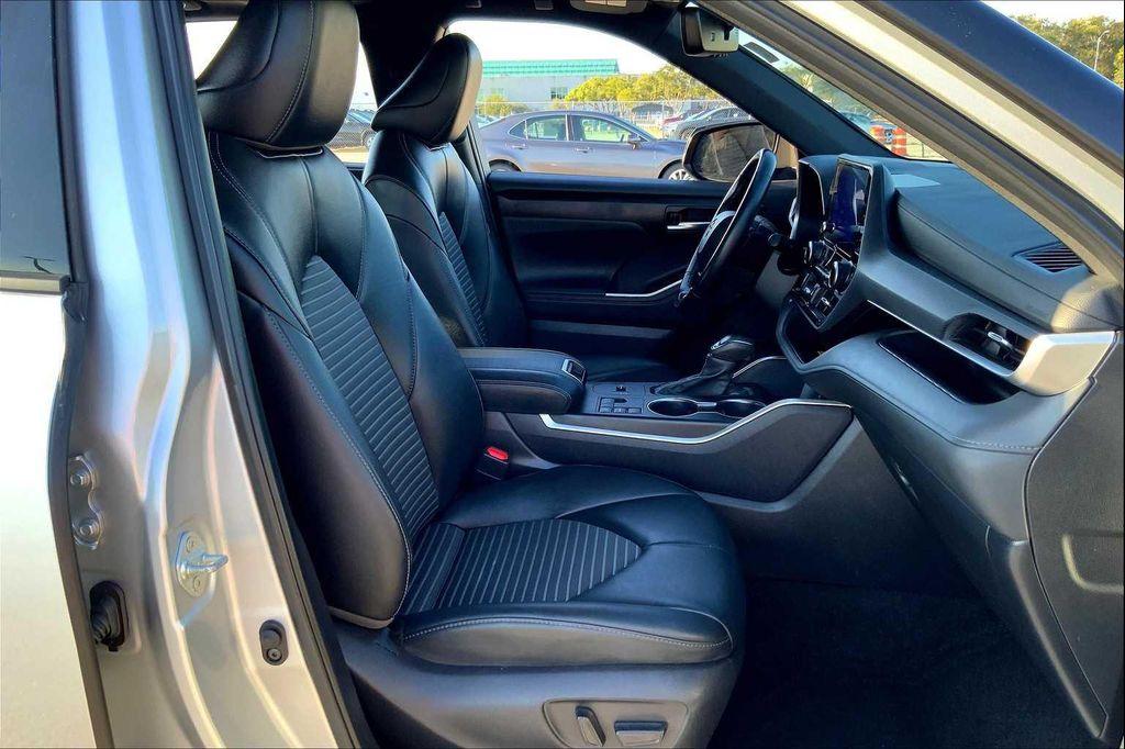 used 2024 Toyota Highlander car, priced at $39,312