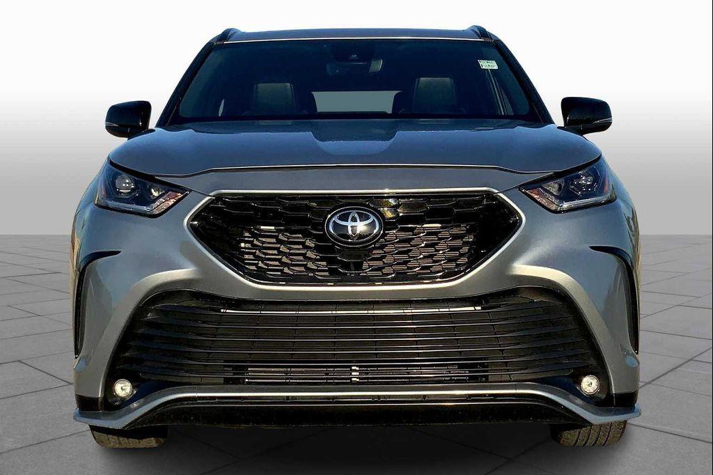 used 2024 Toyota Highlander car, priced at $39,312