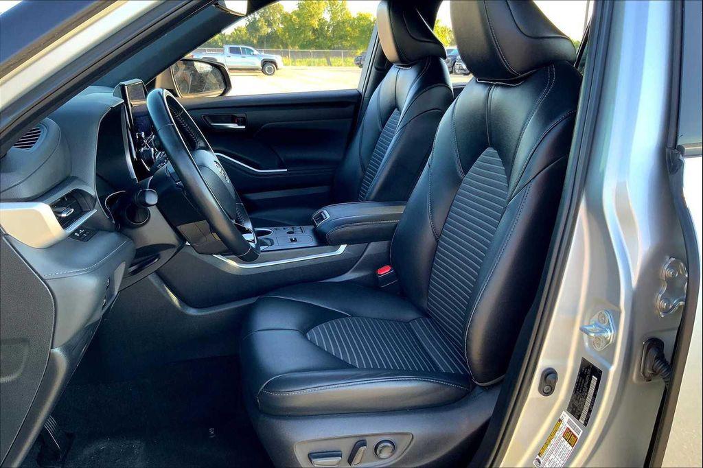 used 2024 Toyota Highlander car, priced at $39,312