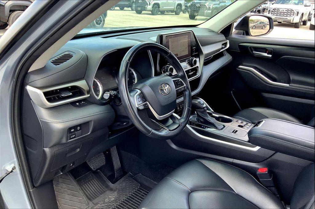 used 2023 Toyota Highlander car, priced at $36,995