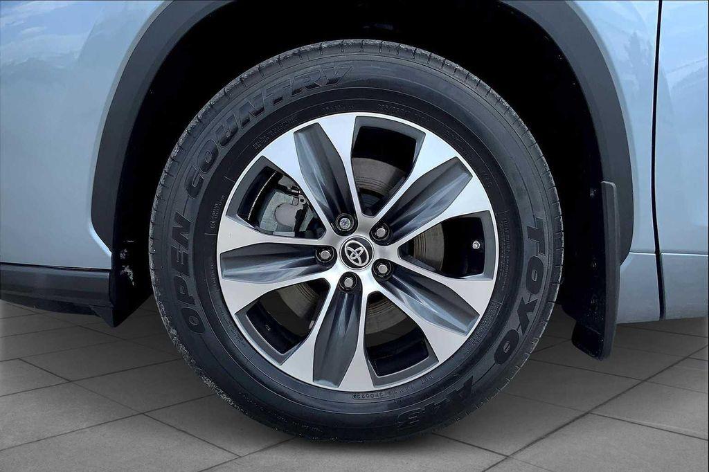 used 2023 Toyota Highlander car, priced at $36,995