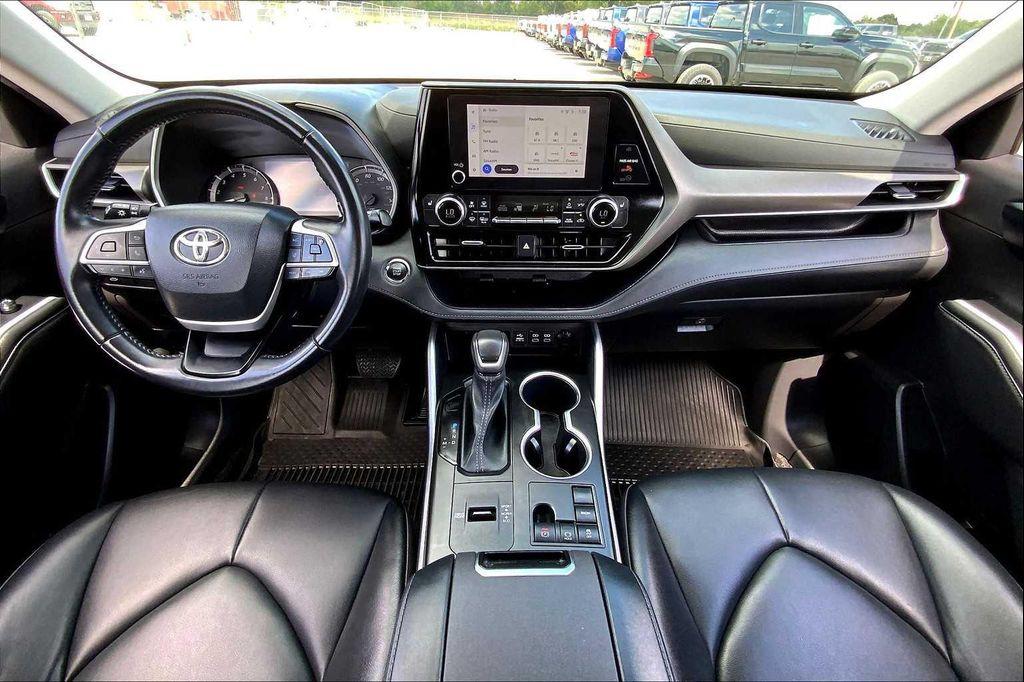 used 2023 Toyota Highlander car, priced at $36,995