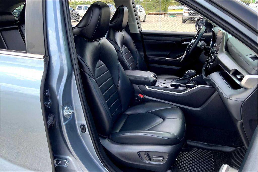 used 2023 Toyota Highlander car, priced at $36,995