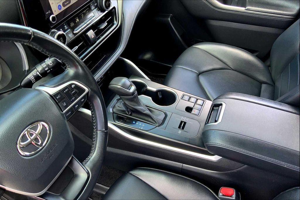 used 2023 Toyota Highlander car, priced at $36,995