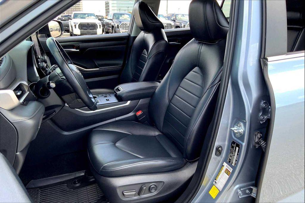 used 2023 Toyota Highlander car, priced at $36,995