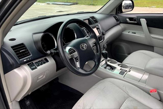 used 2013 Toyota Highlander car, priced at $12,499