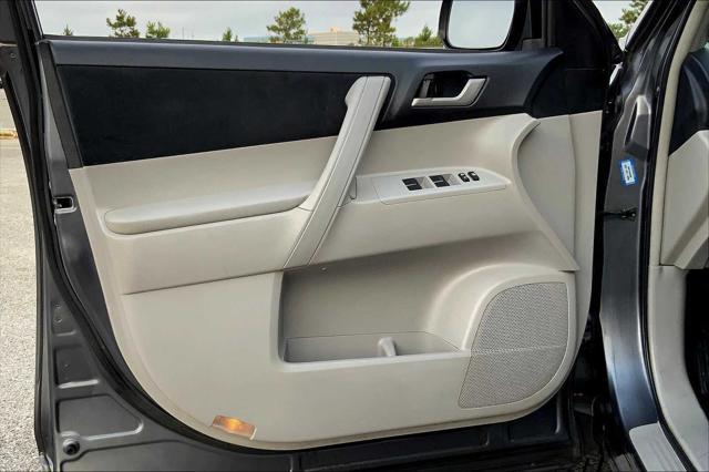 used 2013 Toyota Highlander car, priced at $11,900