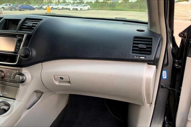 used 2013 Toyota Highlander car, priced at $11,900