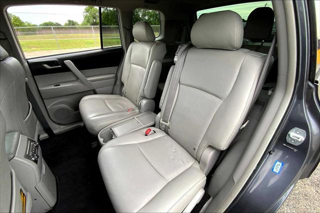 used 2013 Toyota Highlander car, priced at $12,499