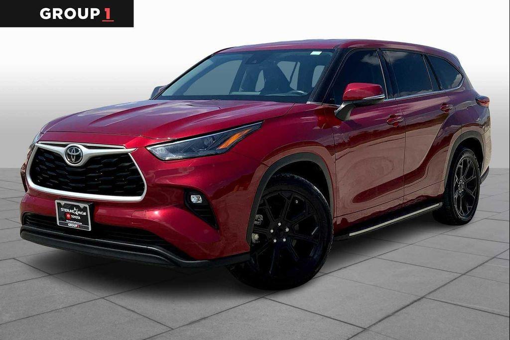 used 2022 Toyota Highlander car, priced at $30,998