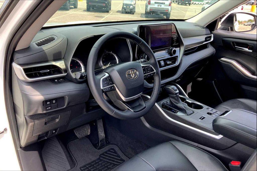 used 2024 Toyota Highlander car, priced at $43,994
