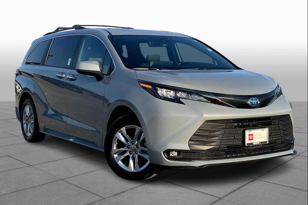 used 2023 Toyota Sienna car, priced at $47,701