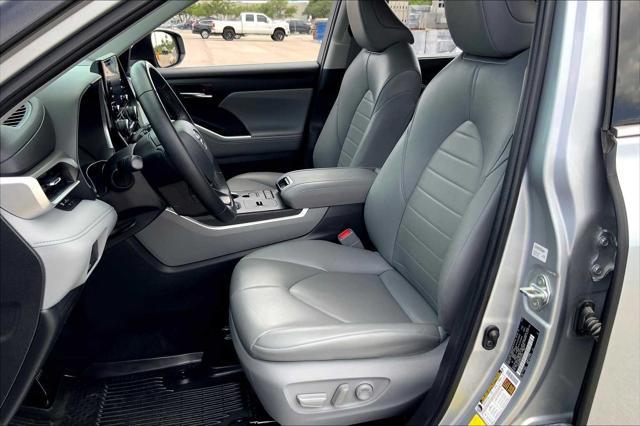 used 2022 Toyota Highlander Hybrid car, priced at $34,754