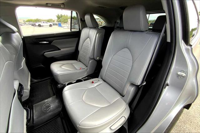 used 2022 Toyota Highlander Hybrid car, priced at $34,754