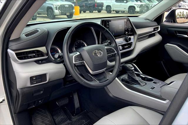 used 2022 Toyota Highlander Hybrid car, priced at $34,754