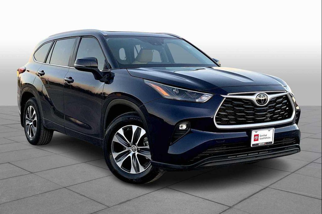 used 2023 Toyota Highlander car, priced at $37,487