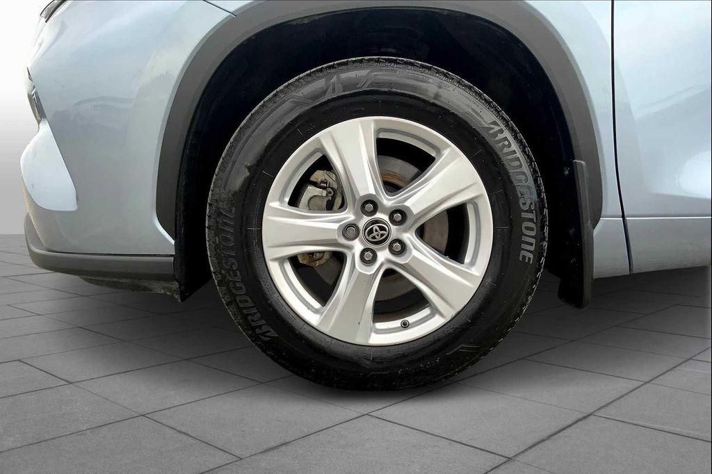 used 2023 Toyota Highlander Hybrid car, priced at $27,900
