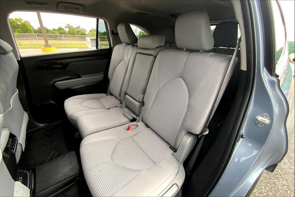 used 2023 Toyota Highlander Hybrid car, priced at $27,900