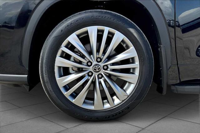 used 2022 Toyota Highlander car, priced at $41,561