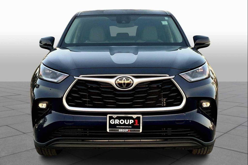 used 2021 Toyota Highlander car, priced at $20,744