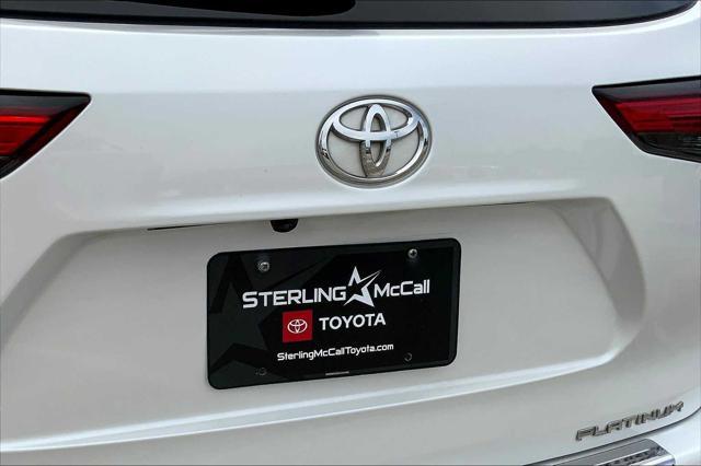 used 2022 Toyota Highlander car, priced at $37,861