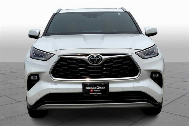 used 2022 Toyota Highlander car, priced at $37,861