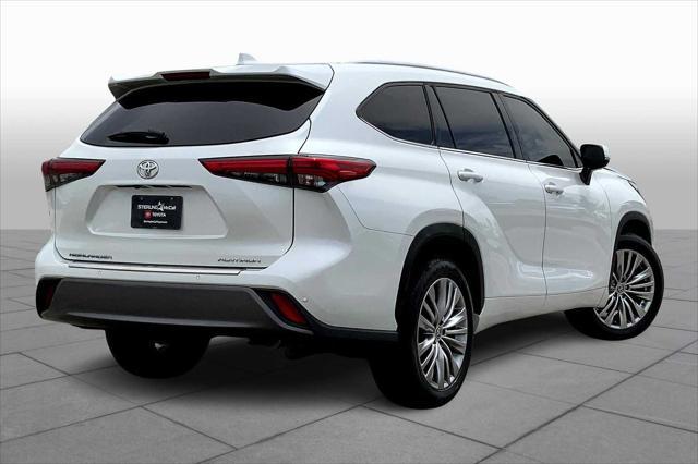 used 2022 Toyota Highlander car, priced at $37,861