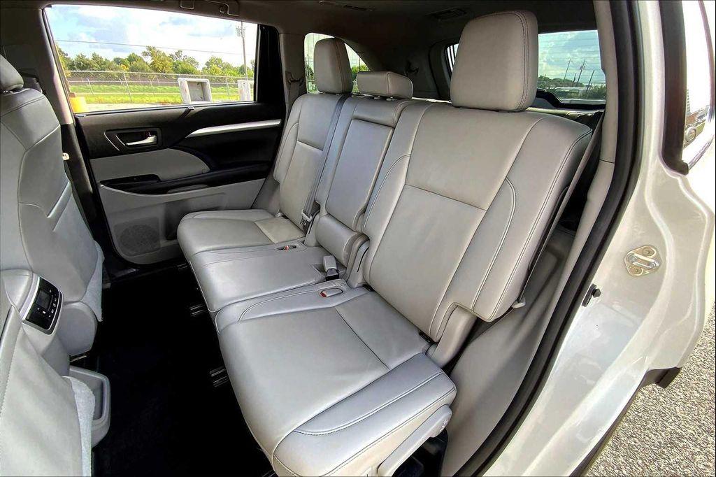 used 2019 Toyota Highlander car, priced at $27,480