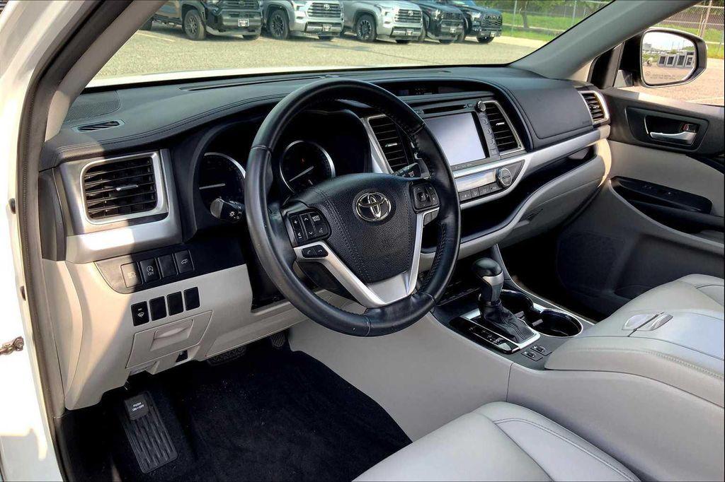 used 2019 Toyota Highlander car, priced at $27,480
