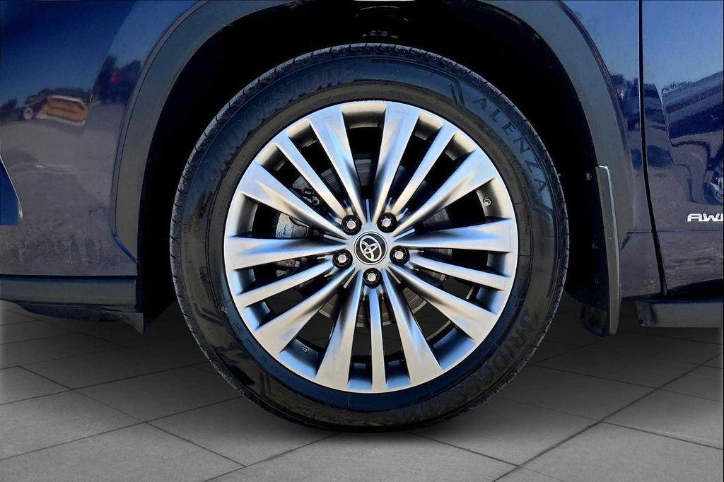 used 2022 Toyota Highlander Hybrid car, priced at $47,258