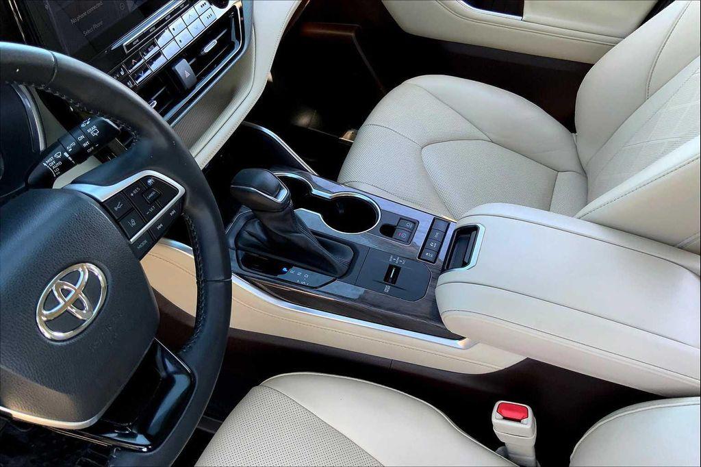 used 2022 Toyota Highlander Hybrid car, priced at $47,258