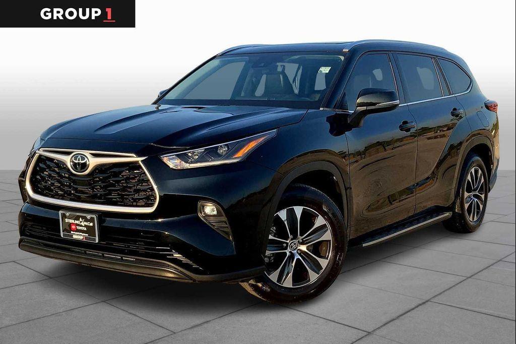 used 2021 Toyota Highlander car, priced at $31,290