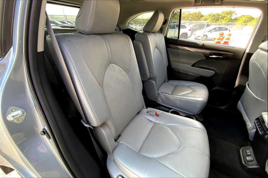 used 2022 Toyota Highlander car, priced at $38,536