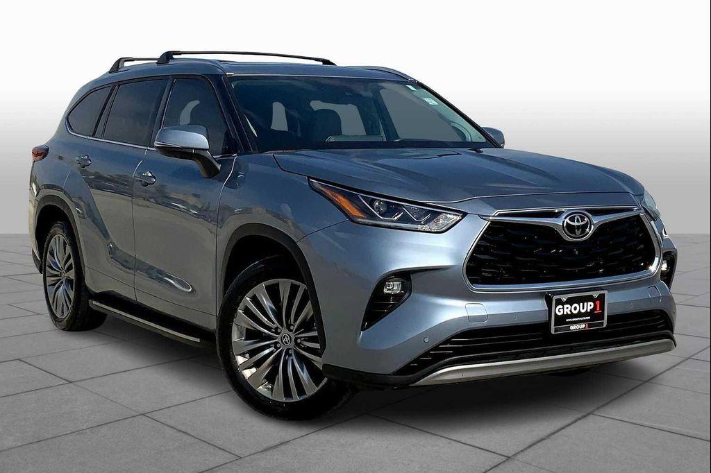 used 2022 Toyota Highlander car, priced at $38,536