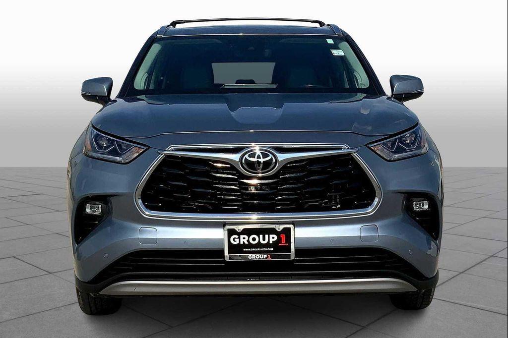 used 2022 Toyota Highlander car, priced at $38,536