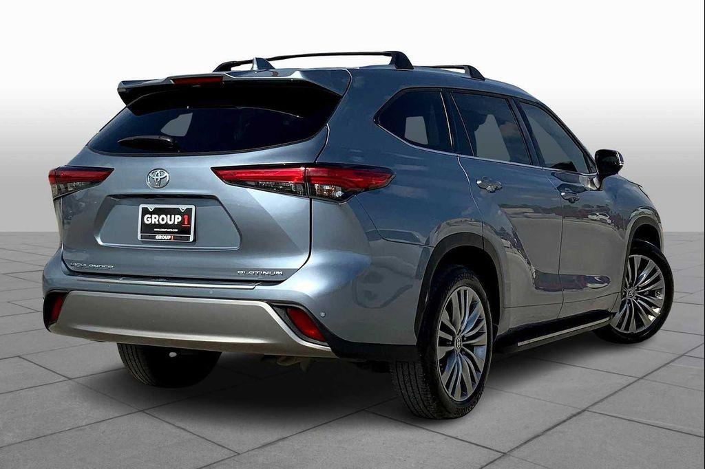 used 2022 Toyota Highlander car, priced at $38,536