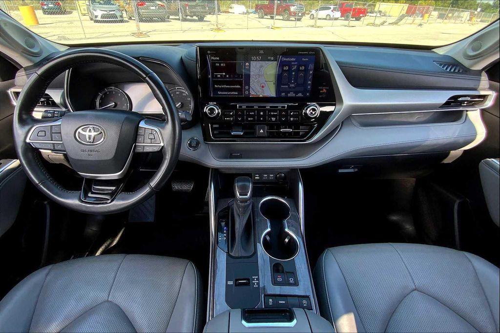 used 2022 Toyota Highlander car, priced at $38,536