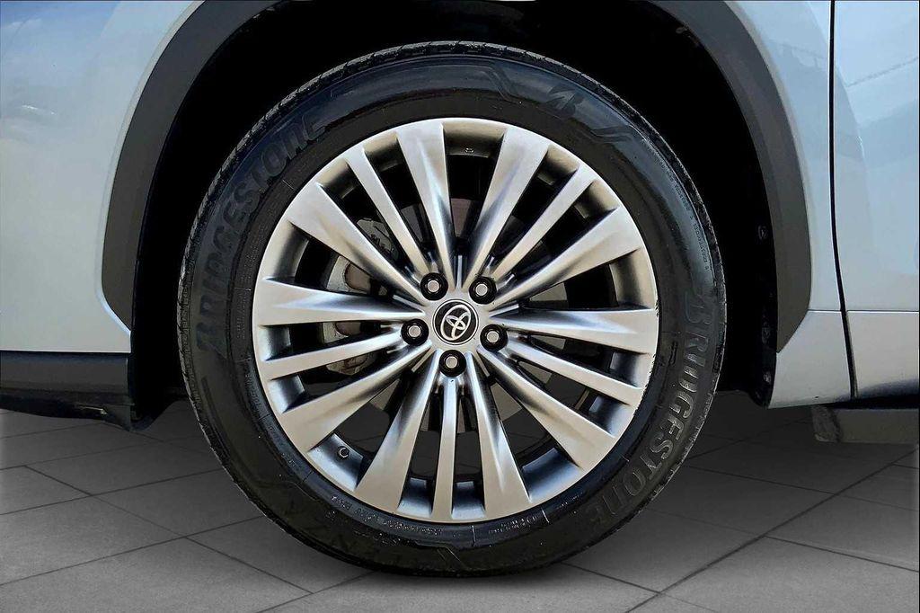 used 2022 Toyota Highlander car, priced at $38,536