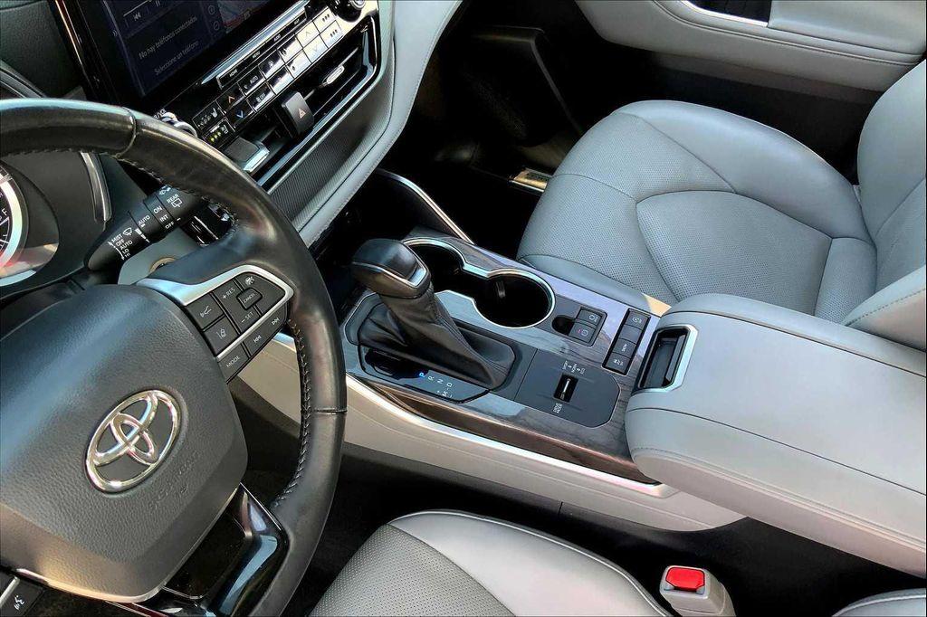 used 2022 Toyota Highlander car, priced at $38,536