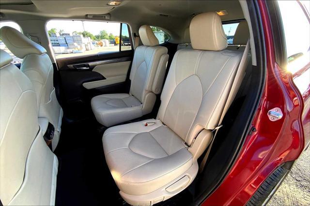 used 2021 Toyota Highlander car, priced at $35,584