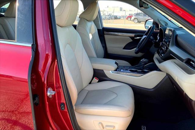 used 2021 Toyota Highlander car, priced at $35,584